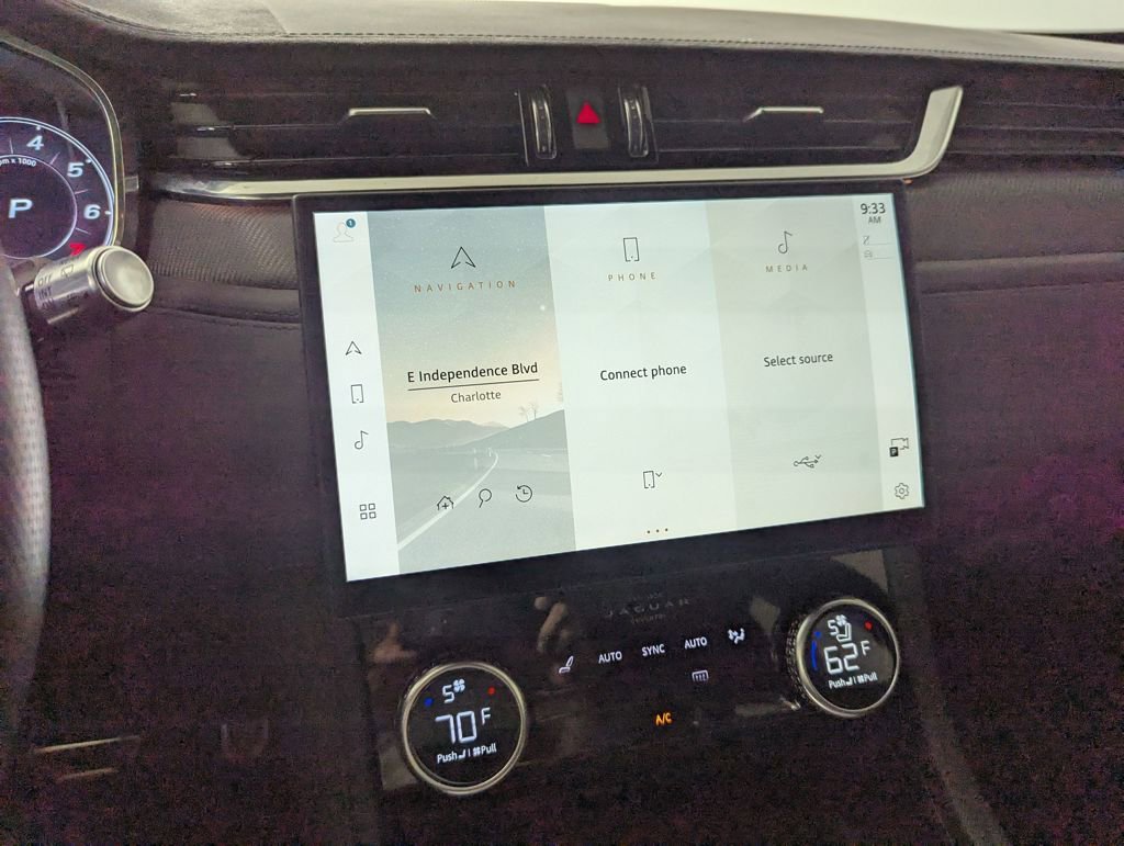 Used 2022 Jaguar F-PACE SVR image 70