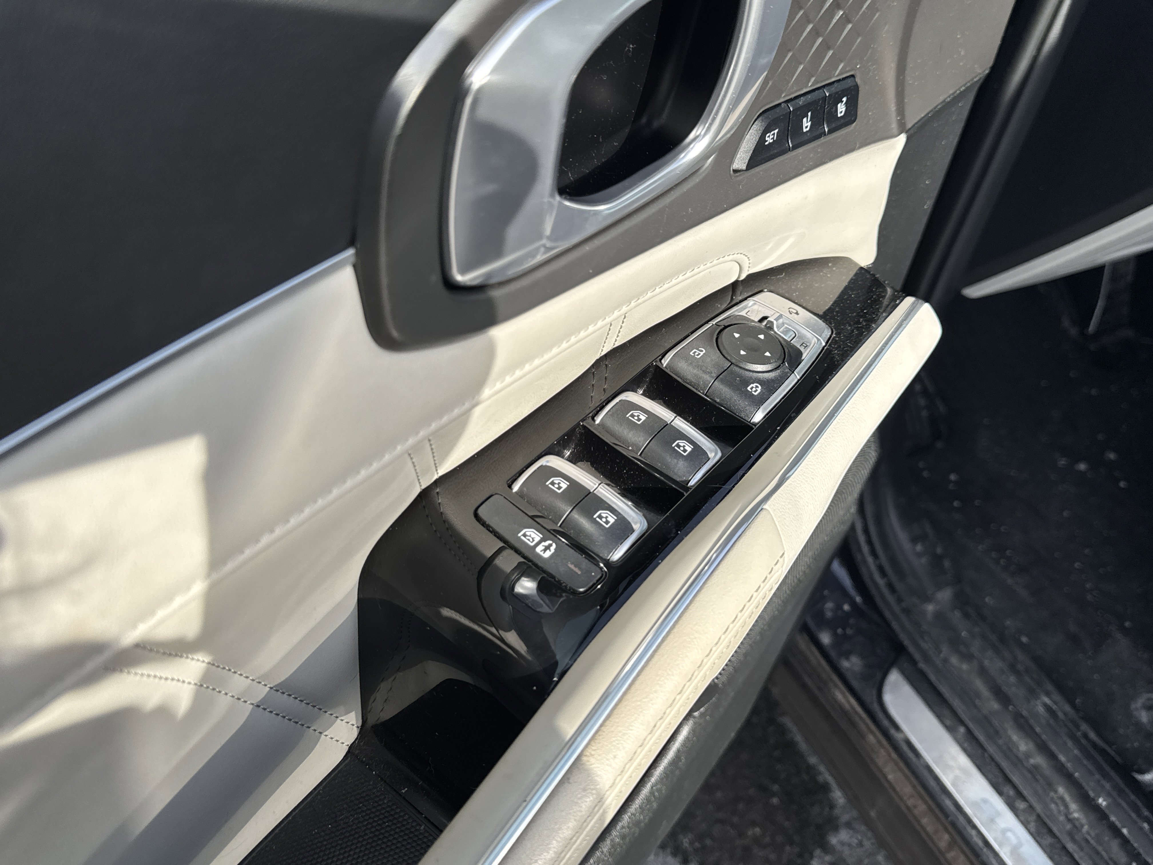 Used 2023 Kia Sorento SX Prestige w/ Panoramic Sunroof Package image 13