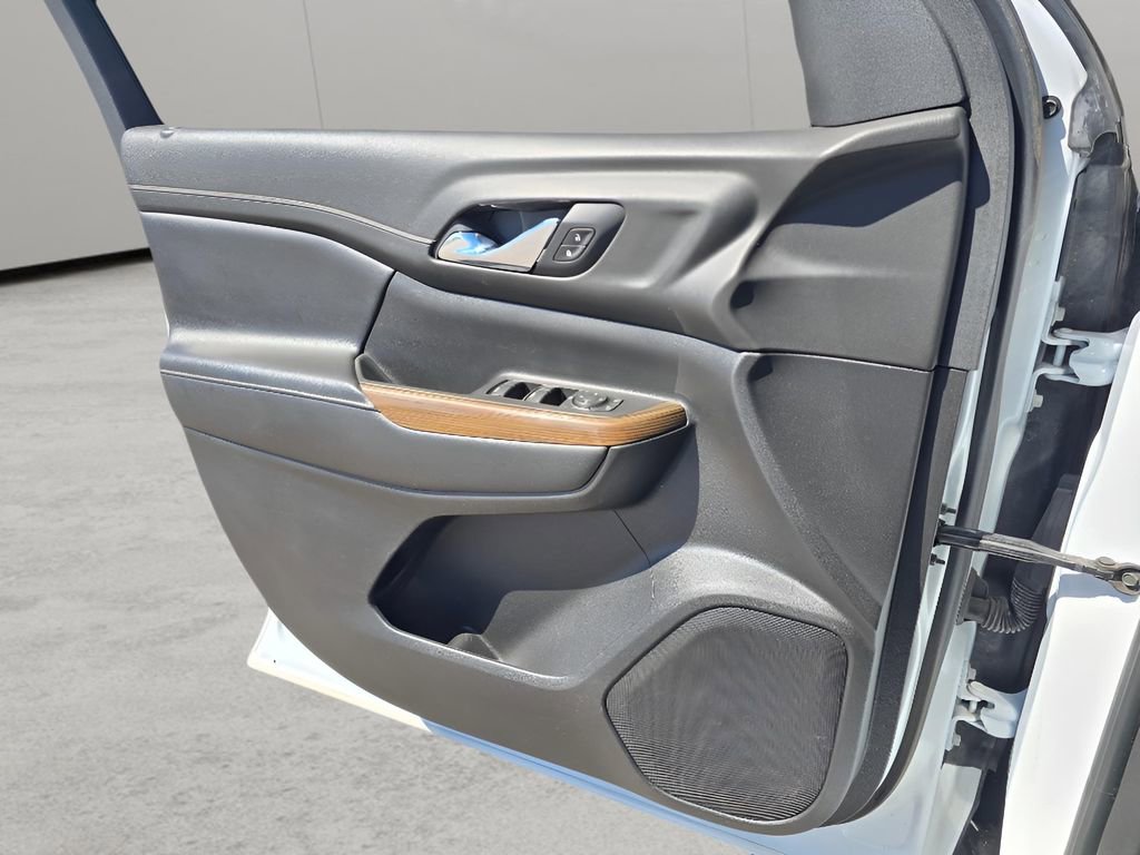 Used 2020 GMC Acadia SLE image 25