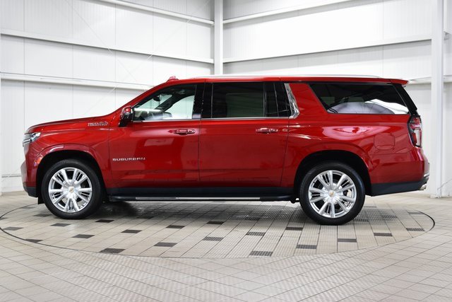 Used 2023 Chevrolet Suburban High Country image 4