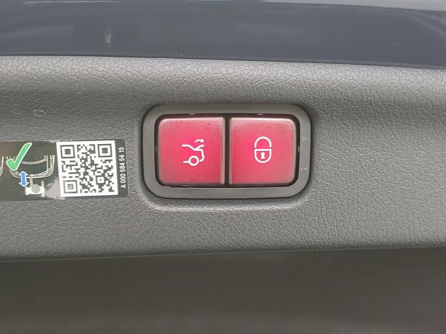 Used 2024 Mercedes-Benz C 300 Sedan image 11