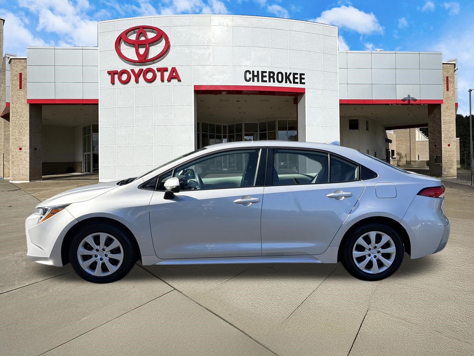 Used 2024 Toyota Corolla LE FWD image 2