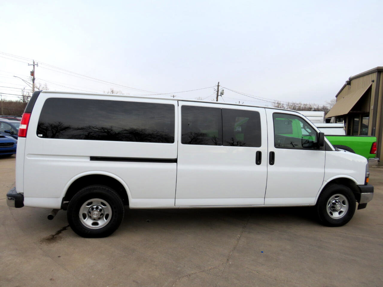 Used 2018 Chevrolet Express 3500 LT w/ LT Preferred Equipment Group RWD image 31