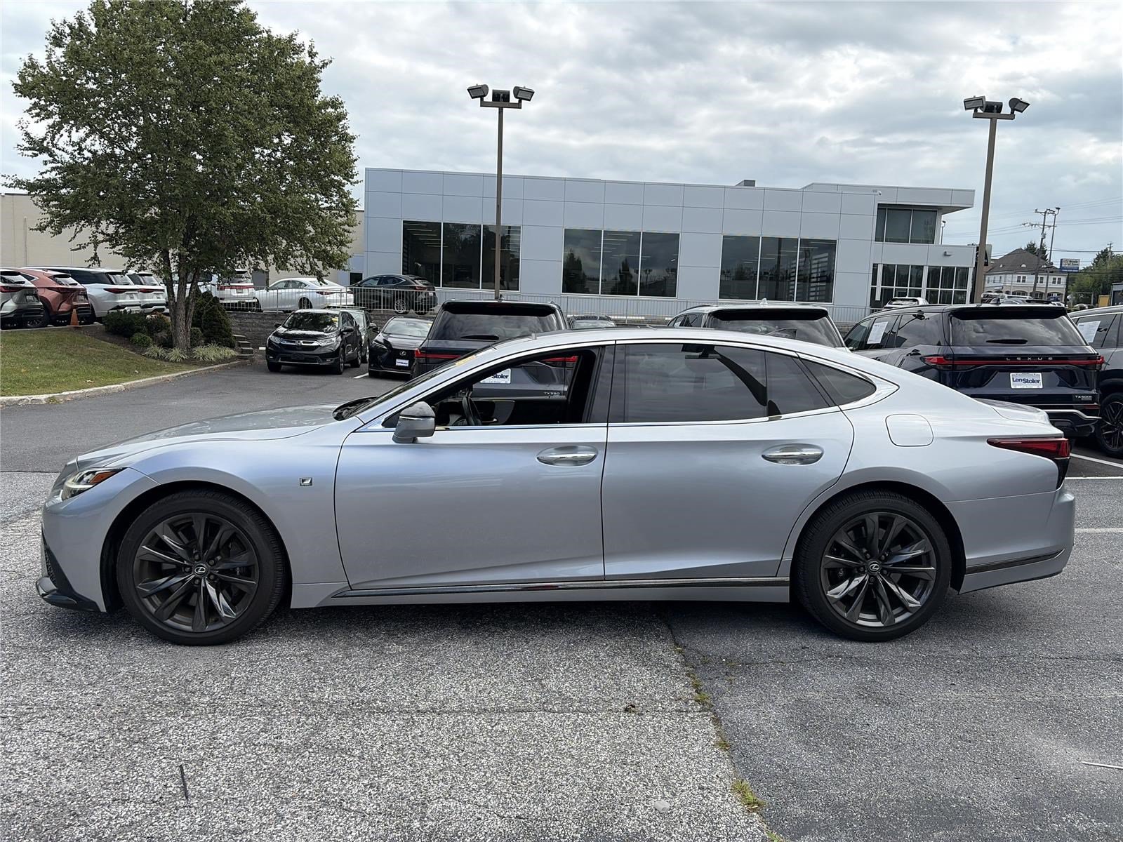 Used 2023 Lexus LS 500 F Sport w/ Accessory Package (Z2) AWD/4WD image 2