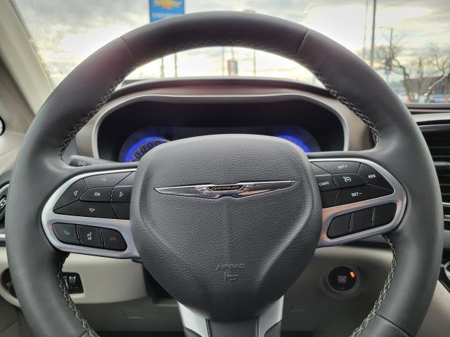 Used 2023 Chrysler Voyager LX image 10