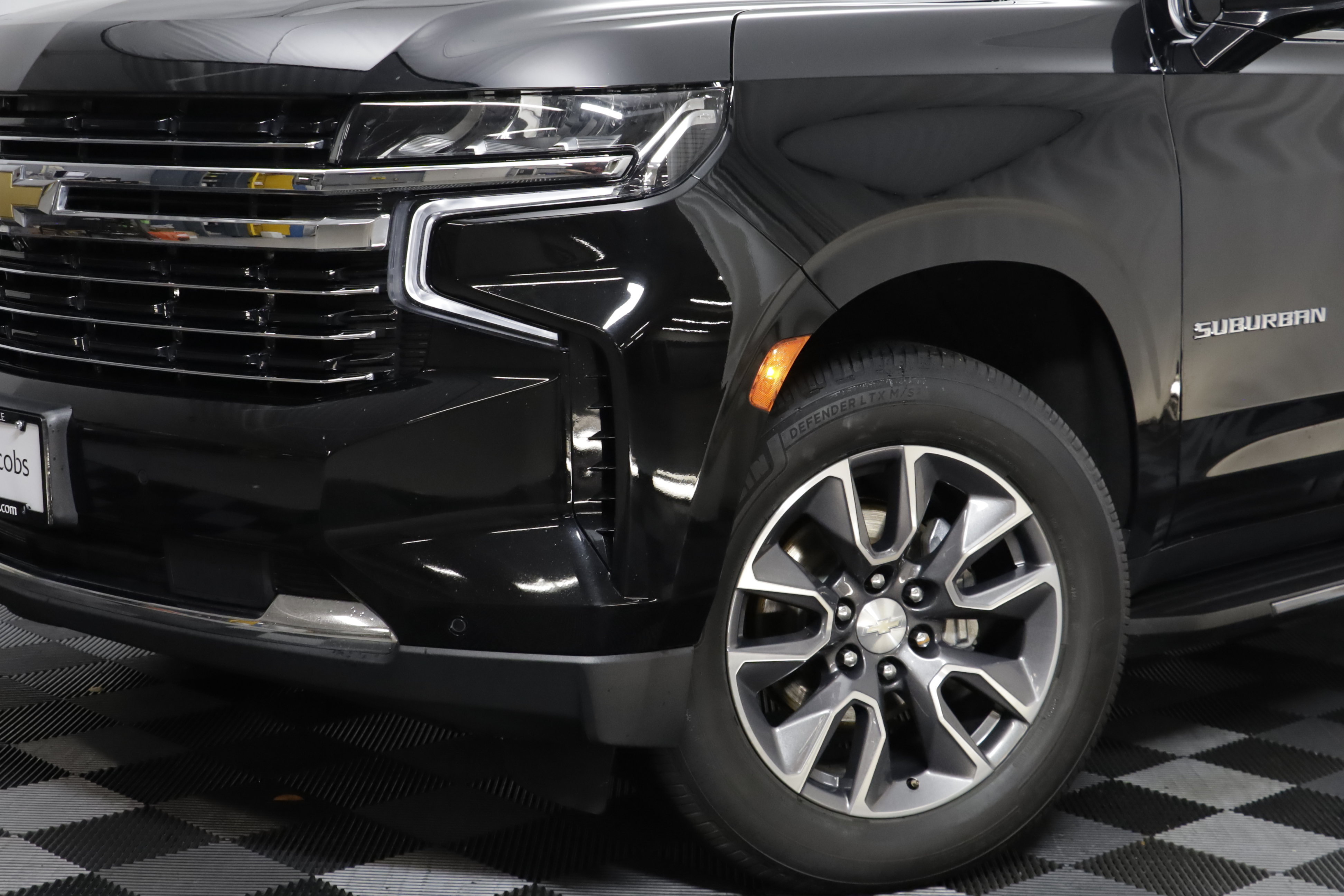 Used 2022 Chevrolet Suburban LT w/ LT Signature Plus Package AWD/4WD image 3