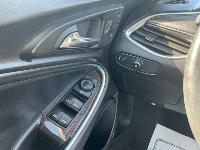 Used 2023 Chevrolet Malibu LT FWD image 24