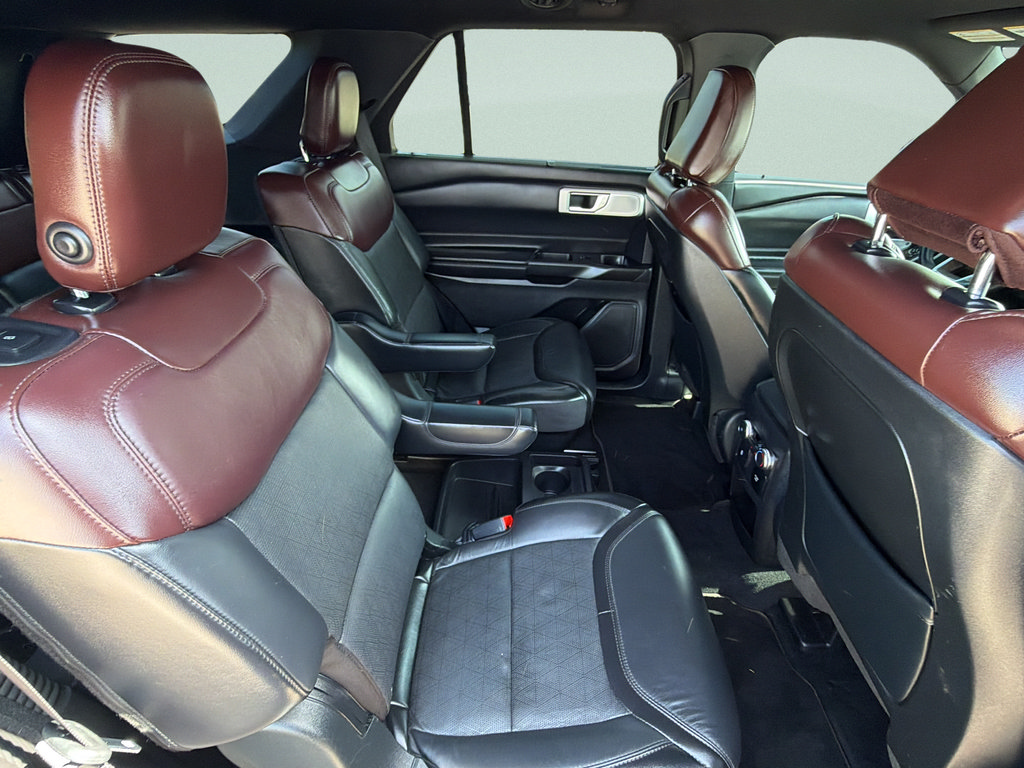 Used 2020 Ford Explorer Platinum w/ Premium Technology Package AWD/4WD image 12