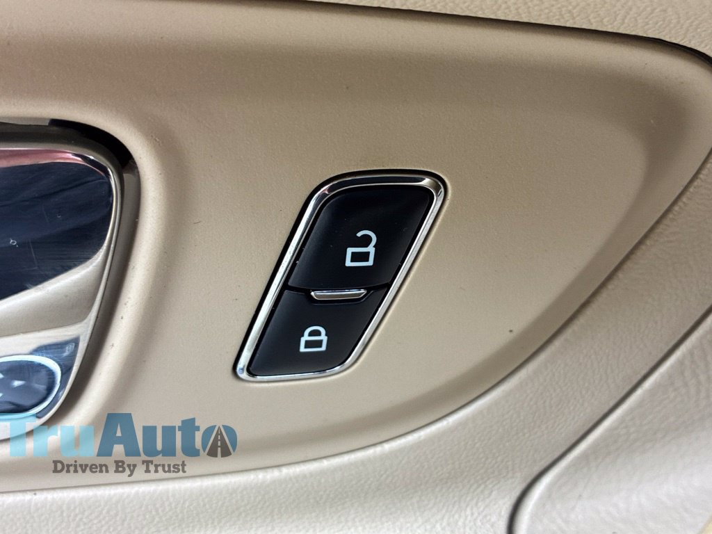 Used 2017 Ford Taurus Limited FWD image 22