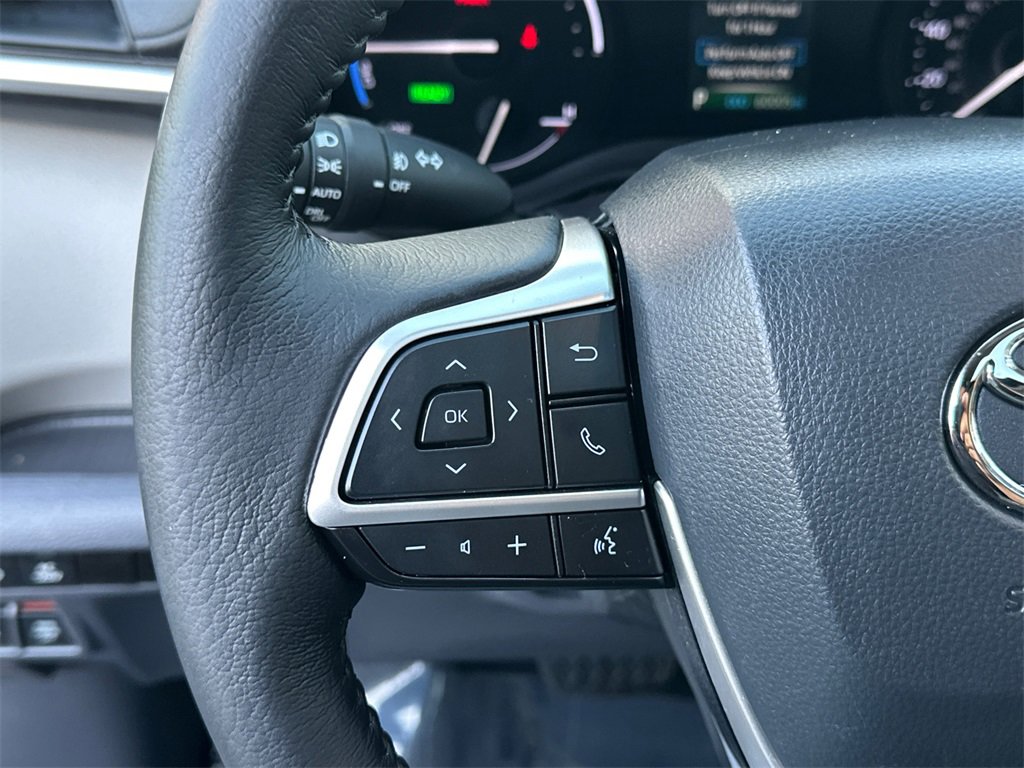 Used 2022 Toyota Sienna XLE image 24