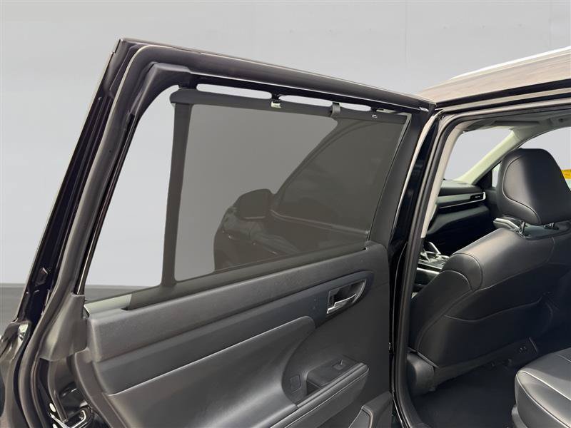 Used 2021 Toyota Highlander XLE FWD image 24