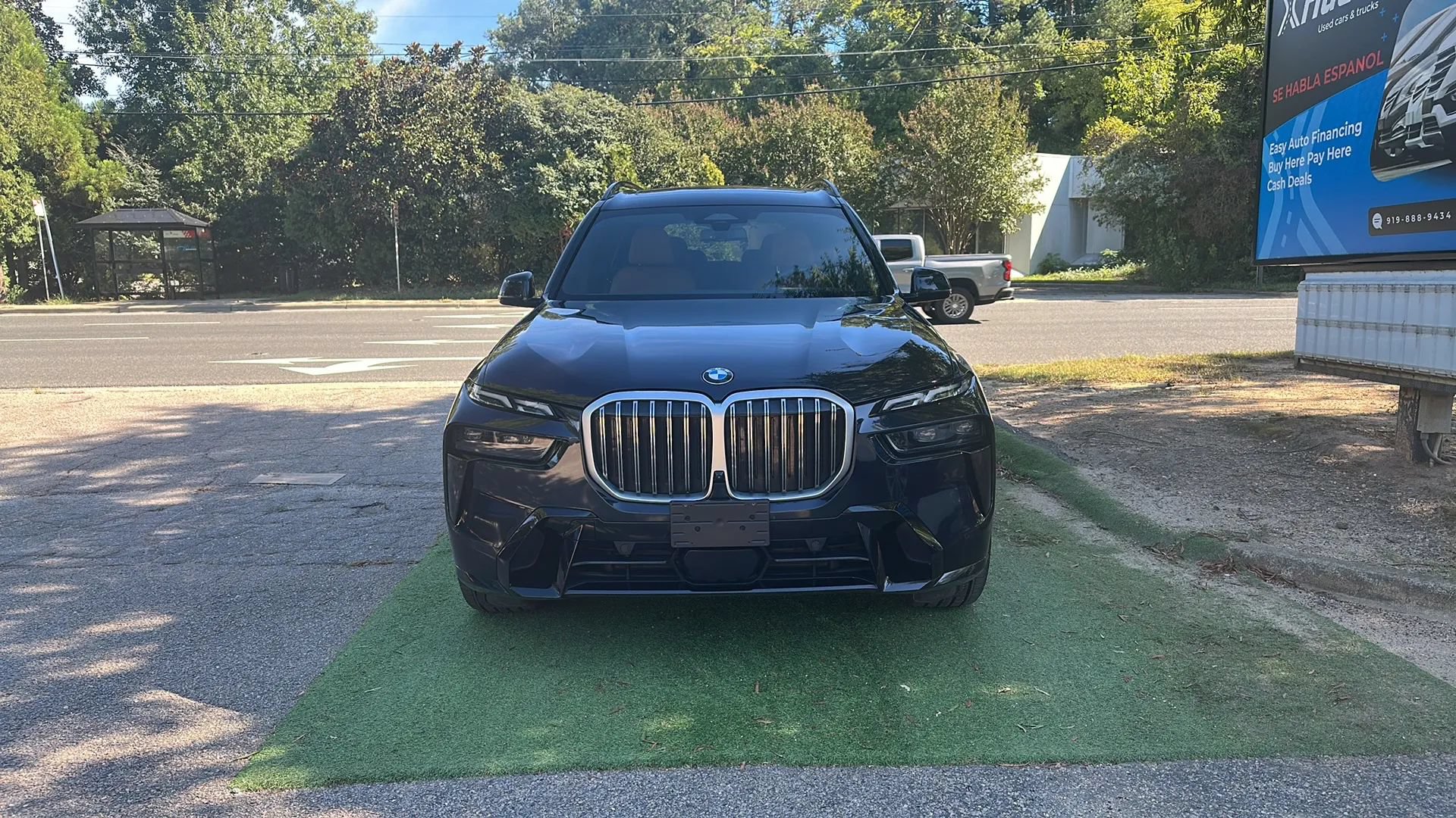 Used 2024 BMW X7 xDrive40i w/ M Sport Package AWD/4WD image 2