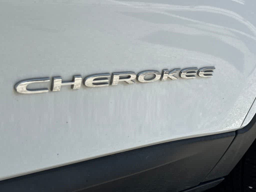 Used 2016 Jeep Cherokee Sport FWD image 10