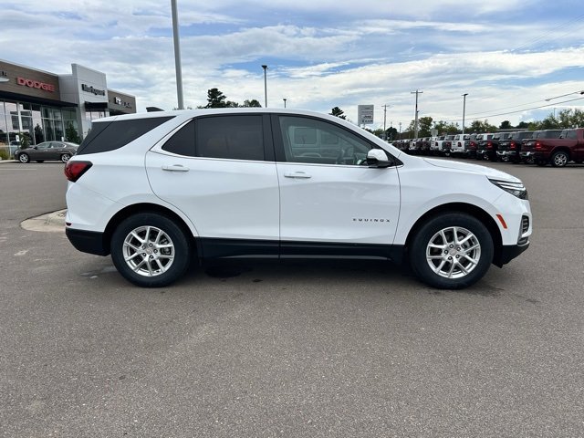 Used 2024 Chevrolet Equinox LT image 2