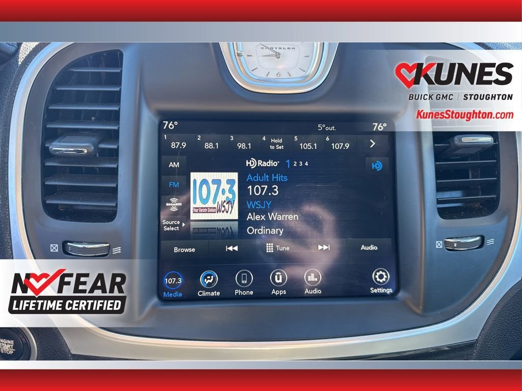 Used 2022 Chrysler 300 Touring image 29