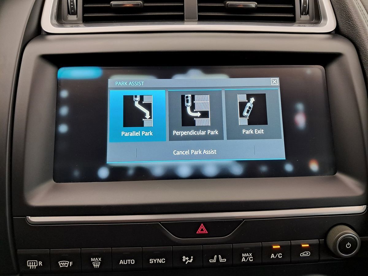 Used 2020 Jaguar E-PACE SE AWD/4WD image 19