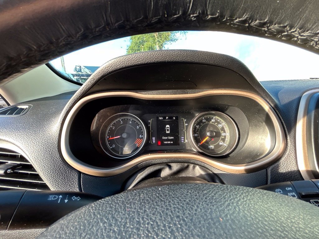 Used 2015 Jeep Cherokee Latitude w/ Comfort/Convenience Group FWD image 37