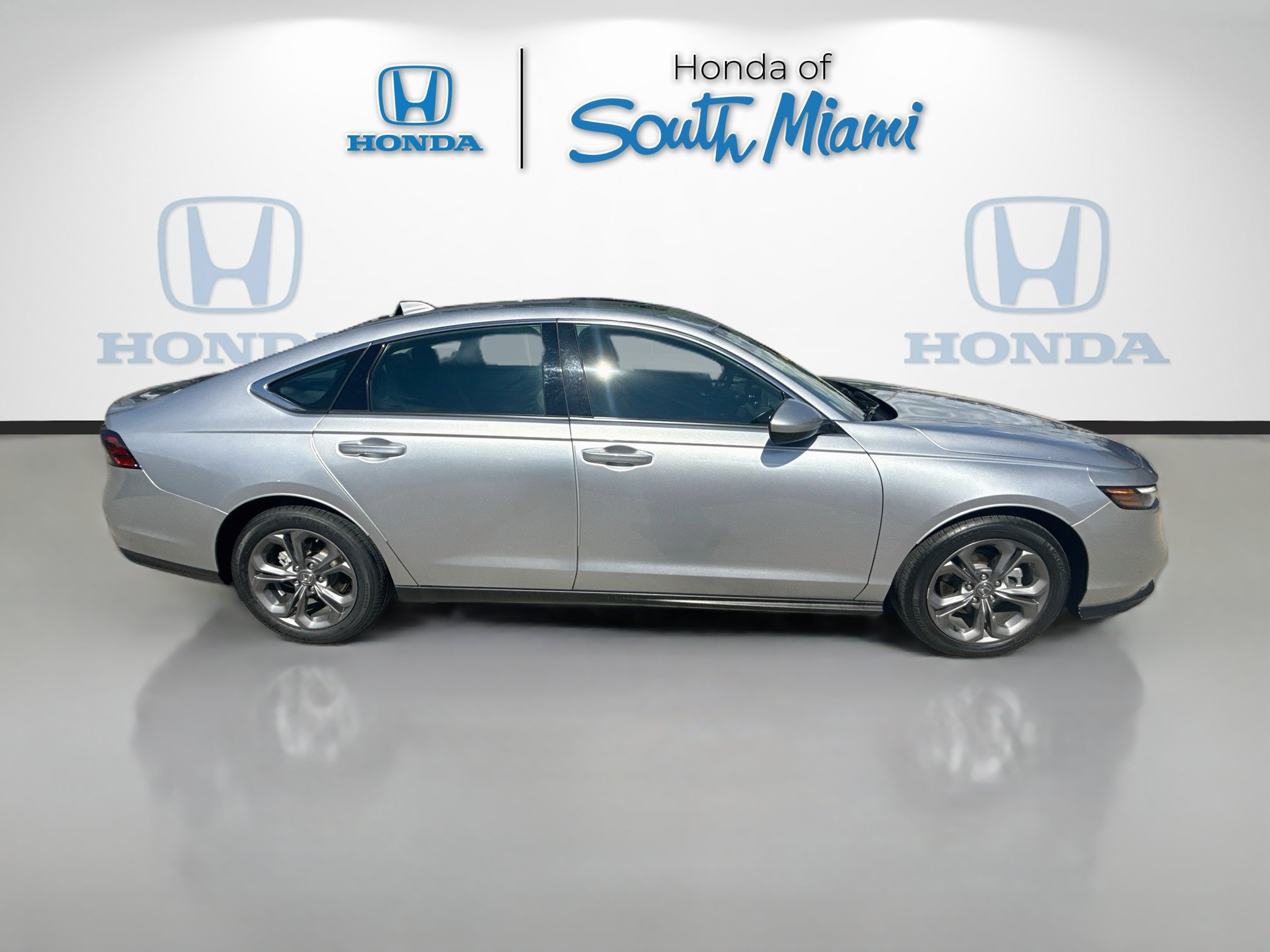 Used 2024 Honda Accord EX image 8