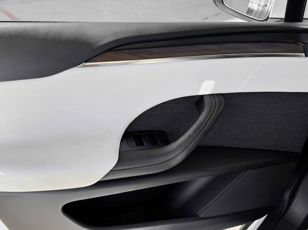 Used 2022 Tesla Model X image 16