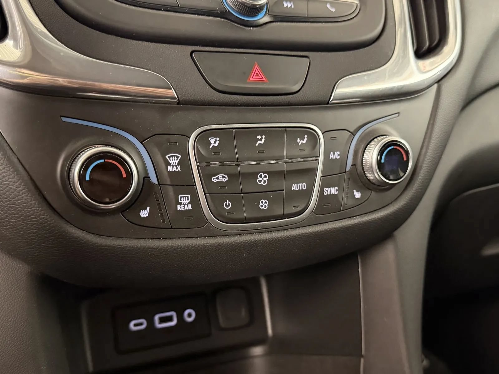 Used 2019 Chevrolet Equinox LT FWD image 22