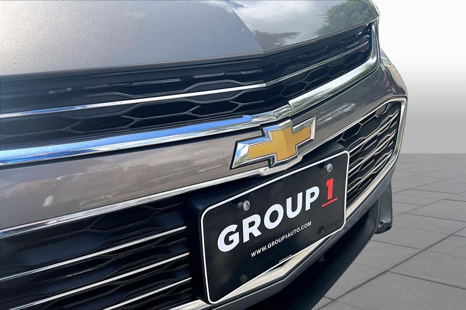 Used 2017 Chevrolet Malibu LT w/ Leather Package FWD image 32