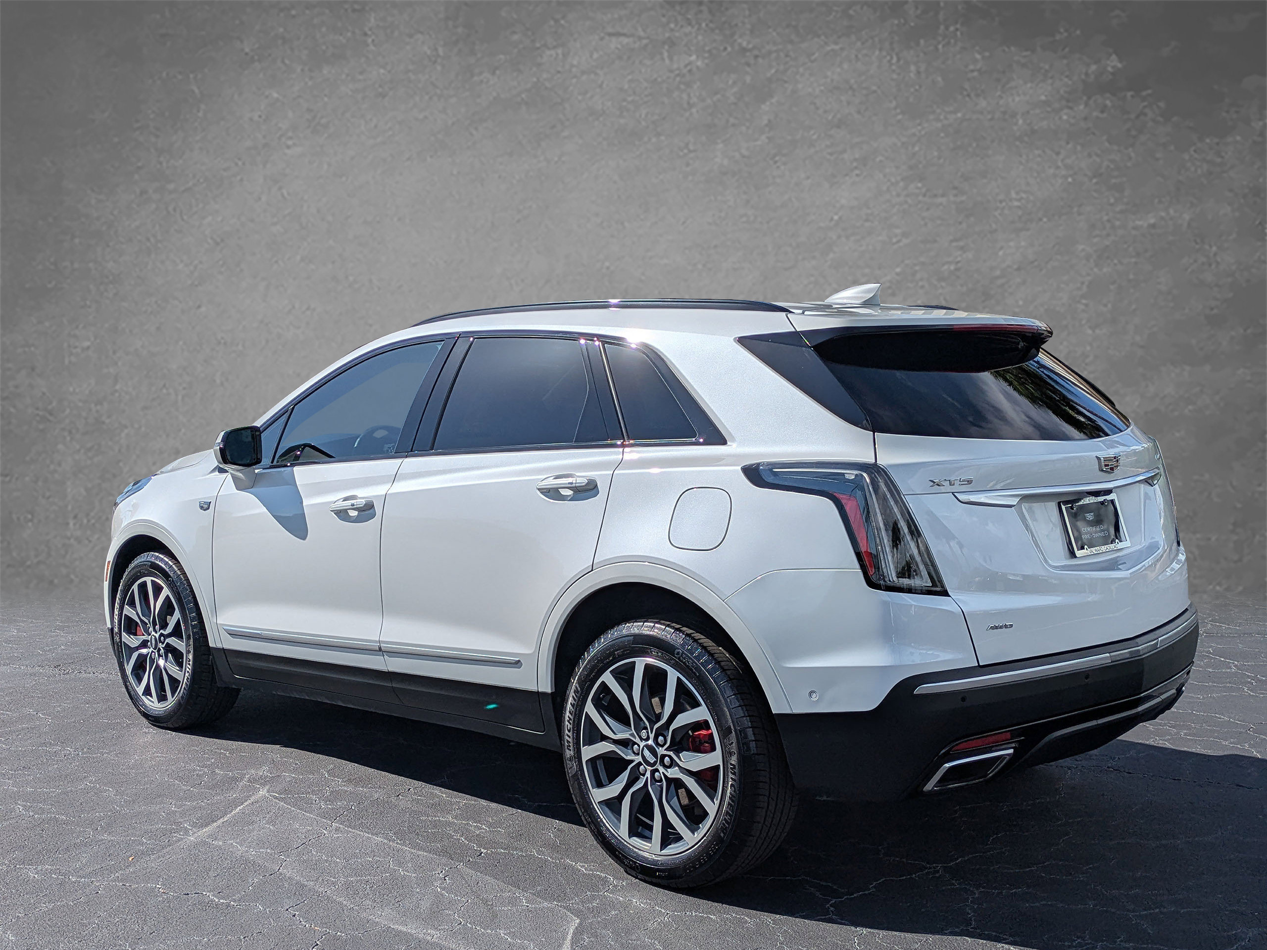 Certified 2023 Cadillac XT5 Sportv w/ Technology Package AWD/4WD image 4