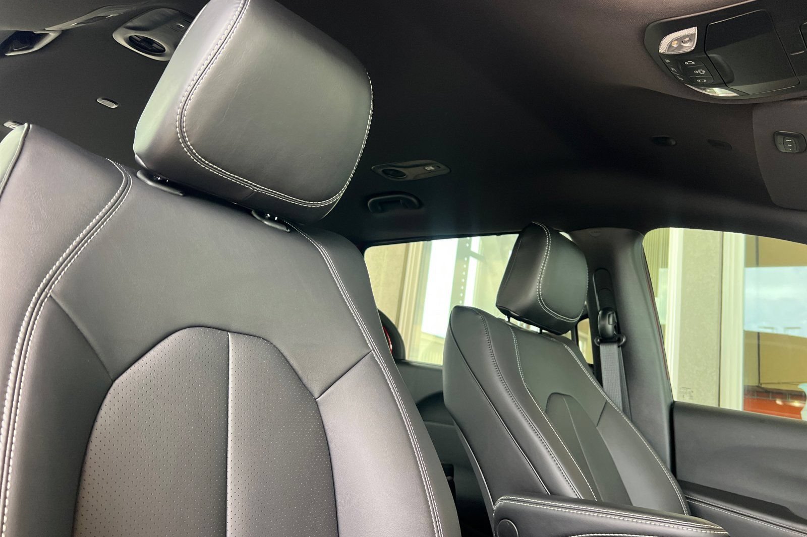 New 2026 Chrysler Pacifica Select AWD/4WD image 19