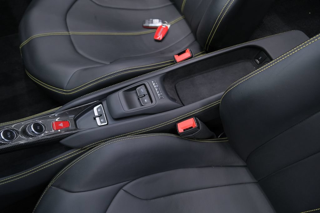 Used 2022 Ferrari F8 Tributo RWD image 18