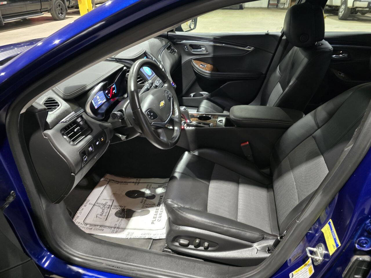 Used 2014 Chevrolet Impala LT w/ Convenience Package image 27