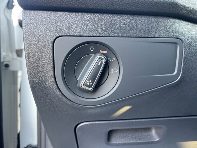 Used 2023 Volkswagen Tiguan SE image 10