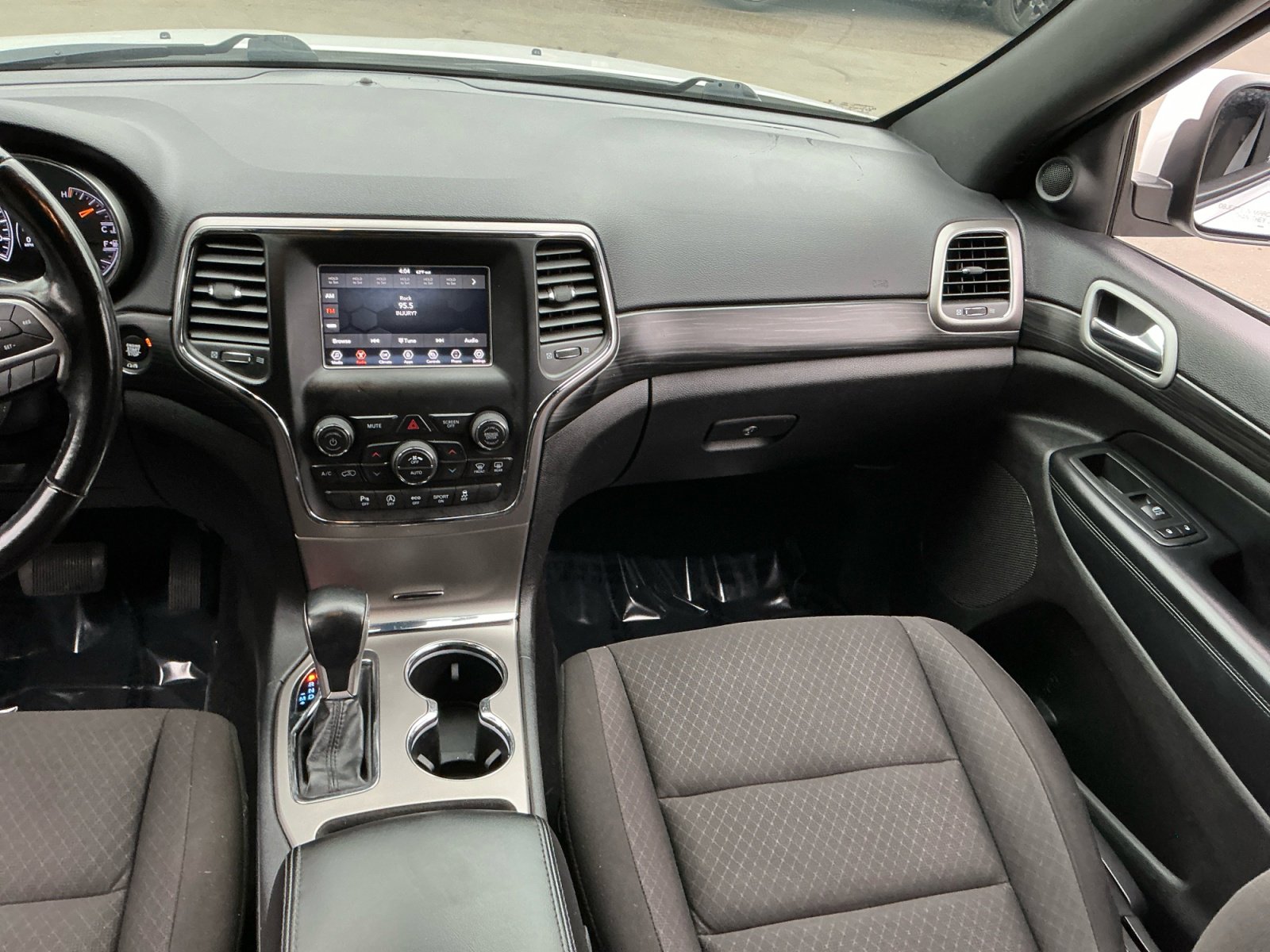 Used 2021 Jeep Grand Cherokee Laredo image 16