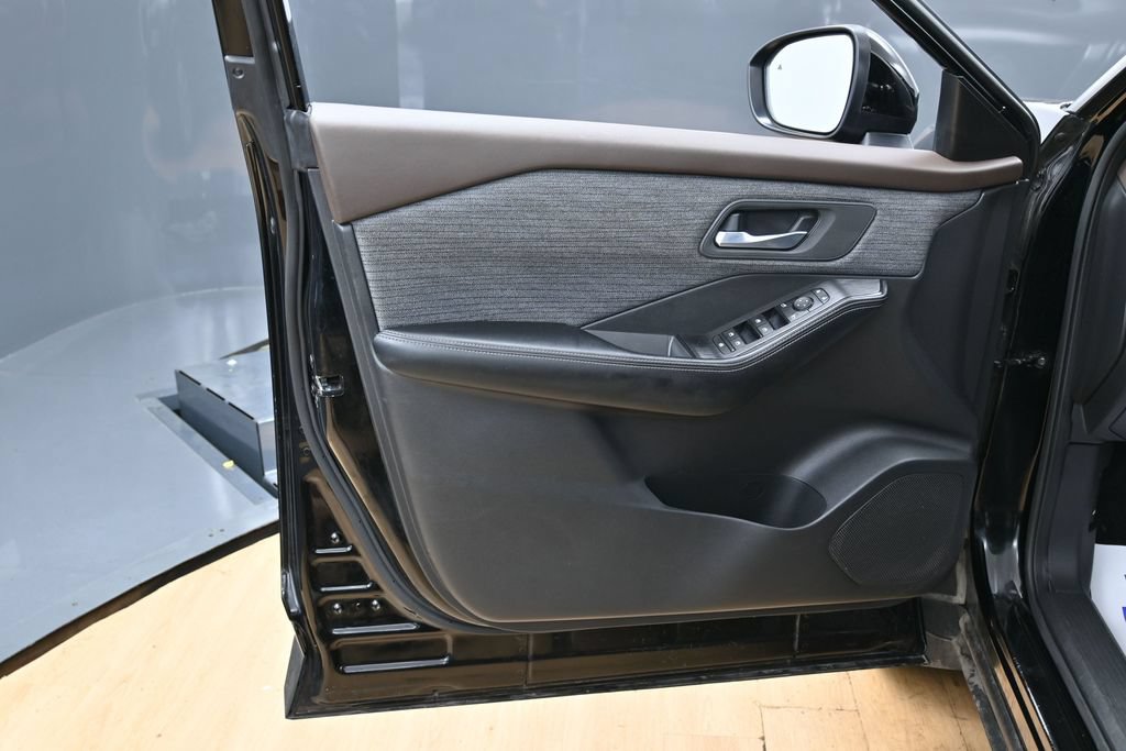 Used 2023 Nissan Rogue SV FWD image 37