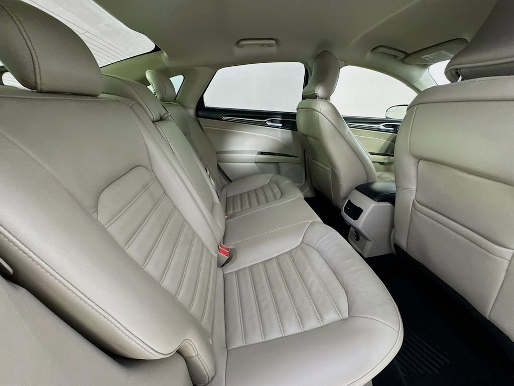 Used 2017 Ford Fusion SE FWD image 32