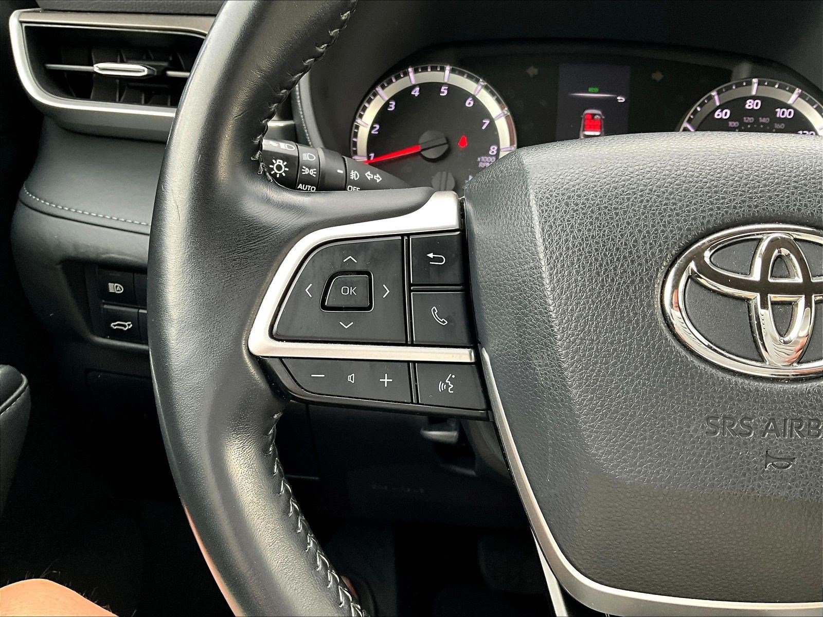 Used 2022 Toyota Highlander LE AWD/4WD image 11