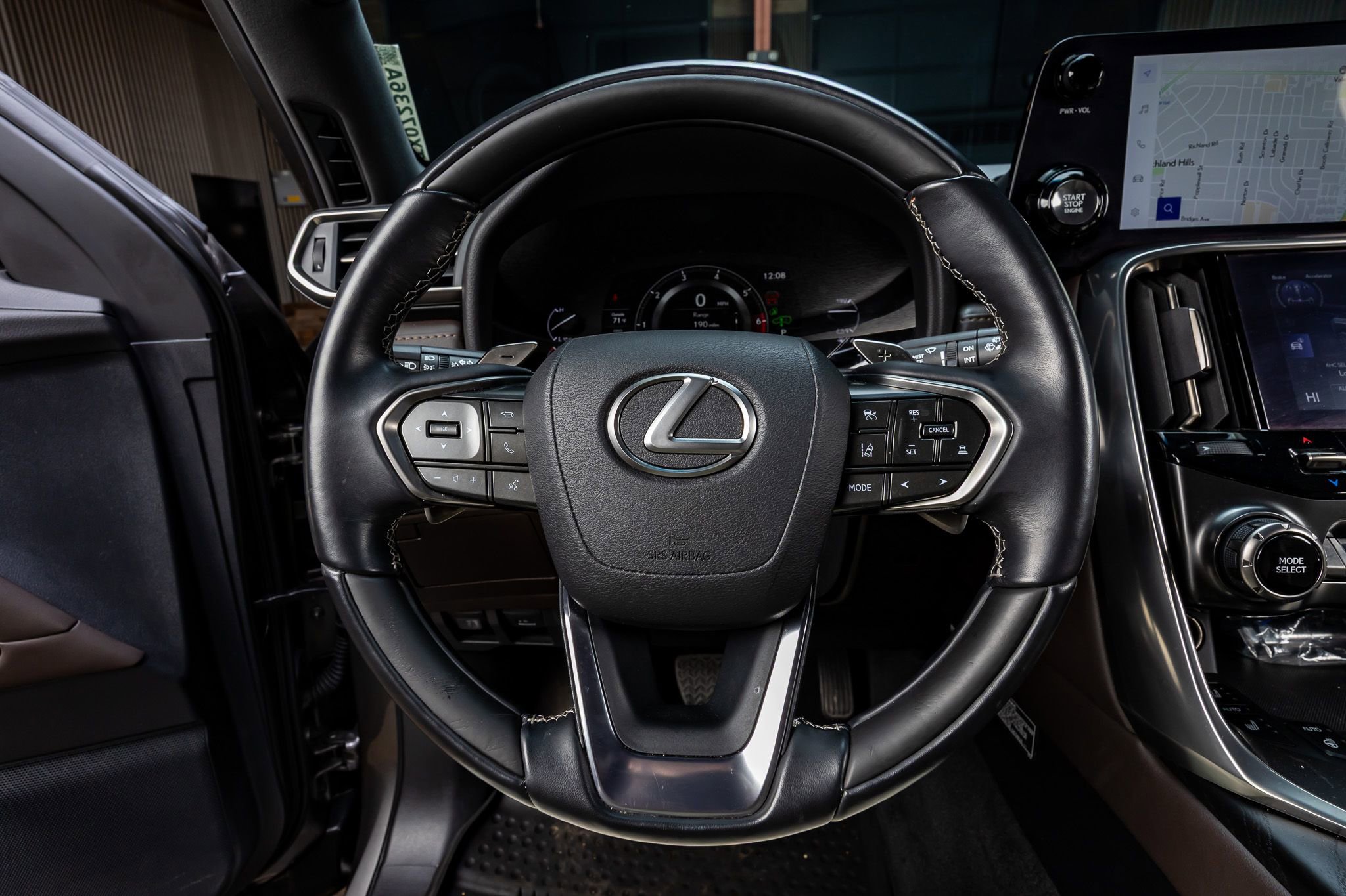 Used 2024 Lexus LX 600 4WD w/ Luxury Package image 19