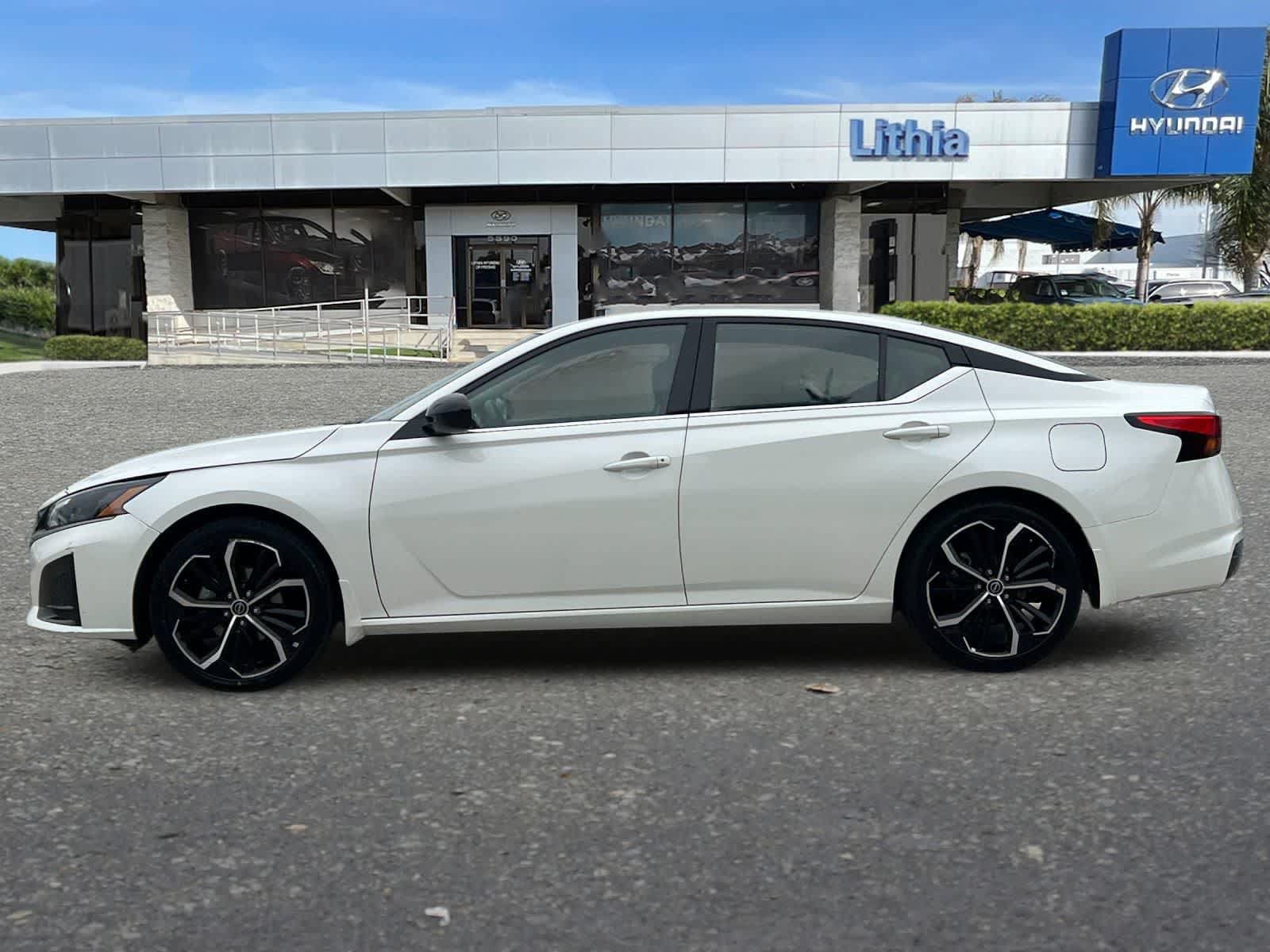 Used 2024 Nissan Altima 2.5 SR FWD image 6