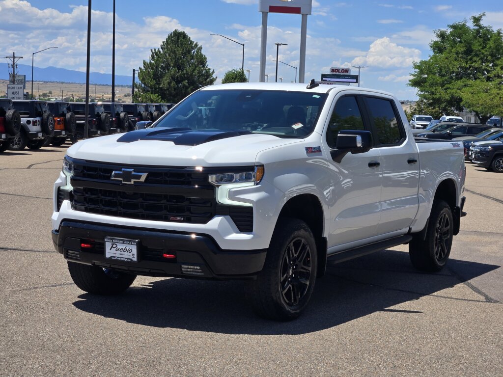 Used 2025 Chevrolet Silverado 1500 LT Trail Boss w/ Convenience Package II AWD/4WD image 5