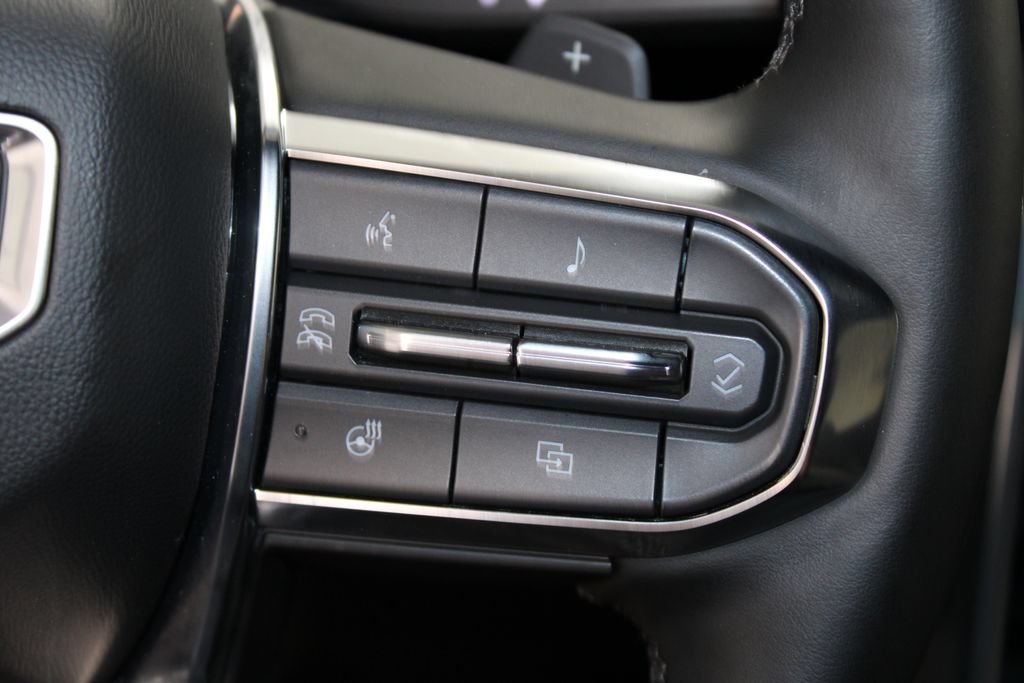 Used 2025 GMC Yukon XL Denali AWD/4WD image 41