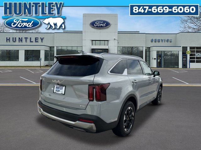 Used 2025 Kia Sorento S image 4