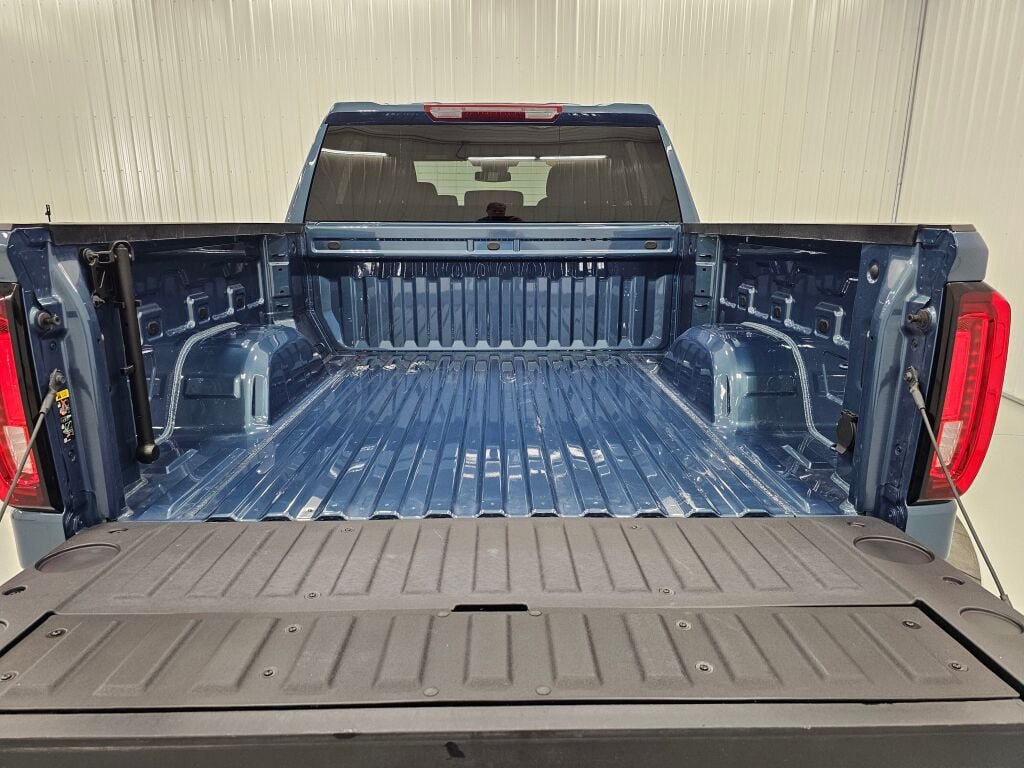 Used 2024 GMC Sierra 1500 SLT w/ X31 Off-Road Package AWD/4WD image 15