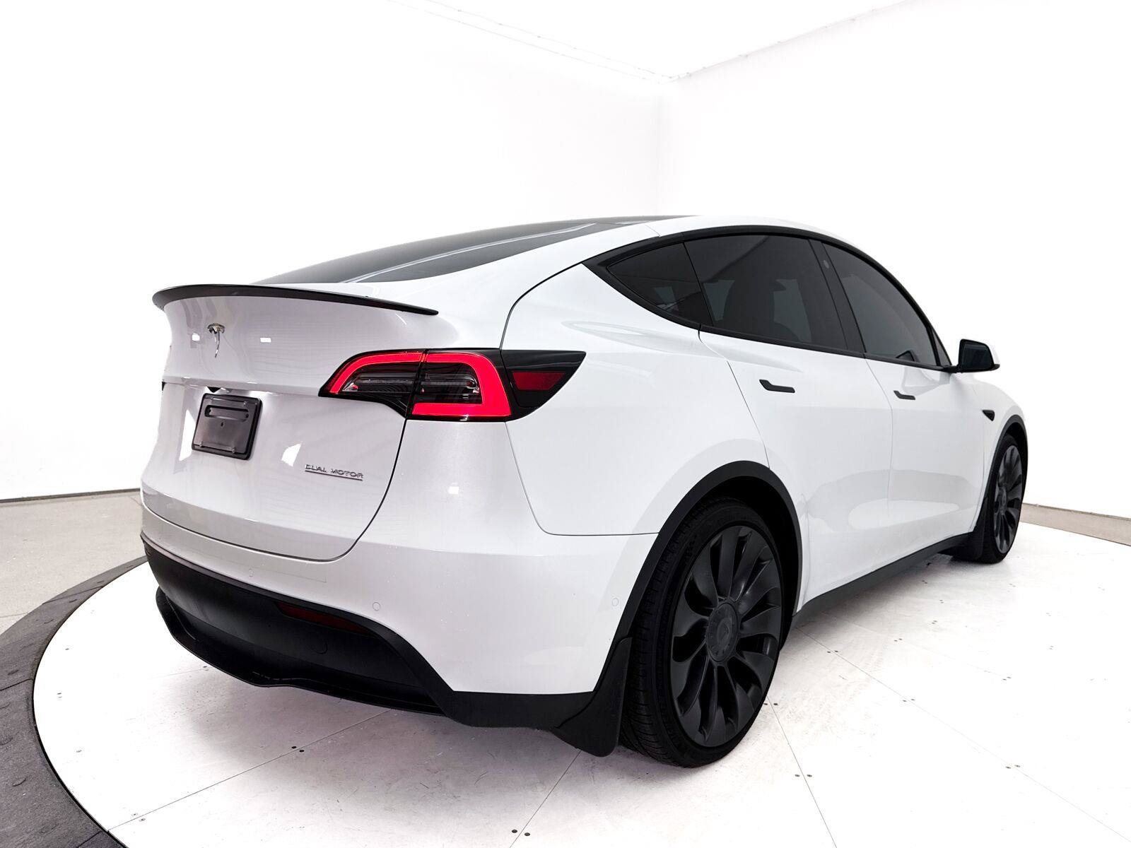 Used 2022 Tesla Model Y Performance AWD/4WD image 16
