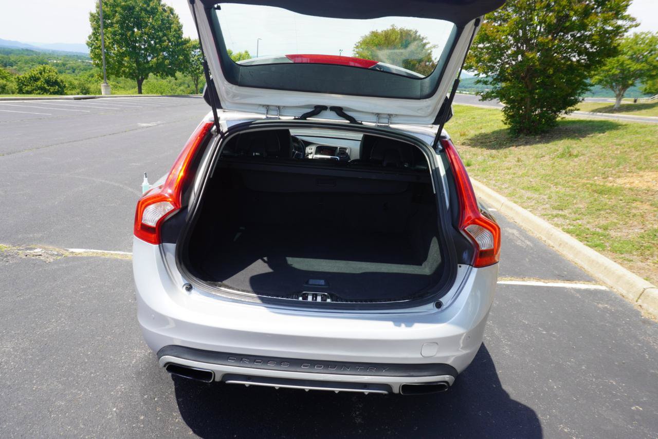 Used 2018 Volvo V60 T5 Cross Country w/ Convenience Package AWD/4WD image 39
