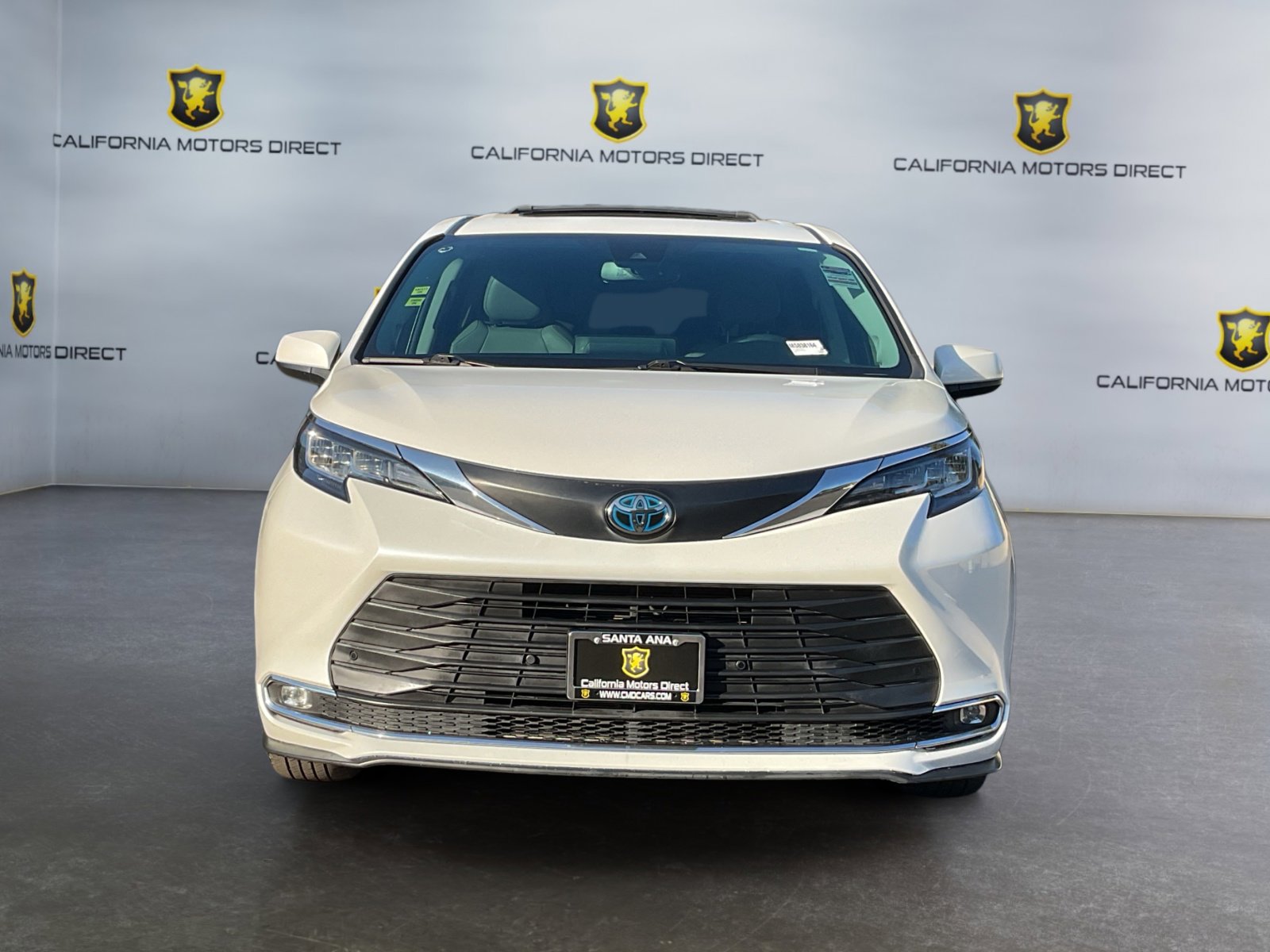 Used 2021 Toyota Sienna XLE w/ XLE Plus Package image 2