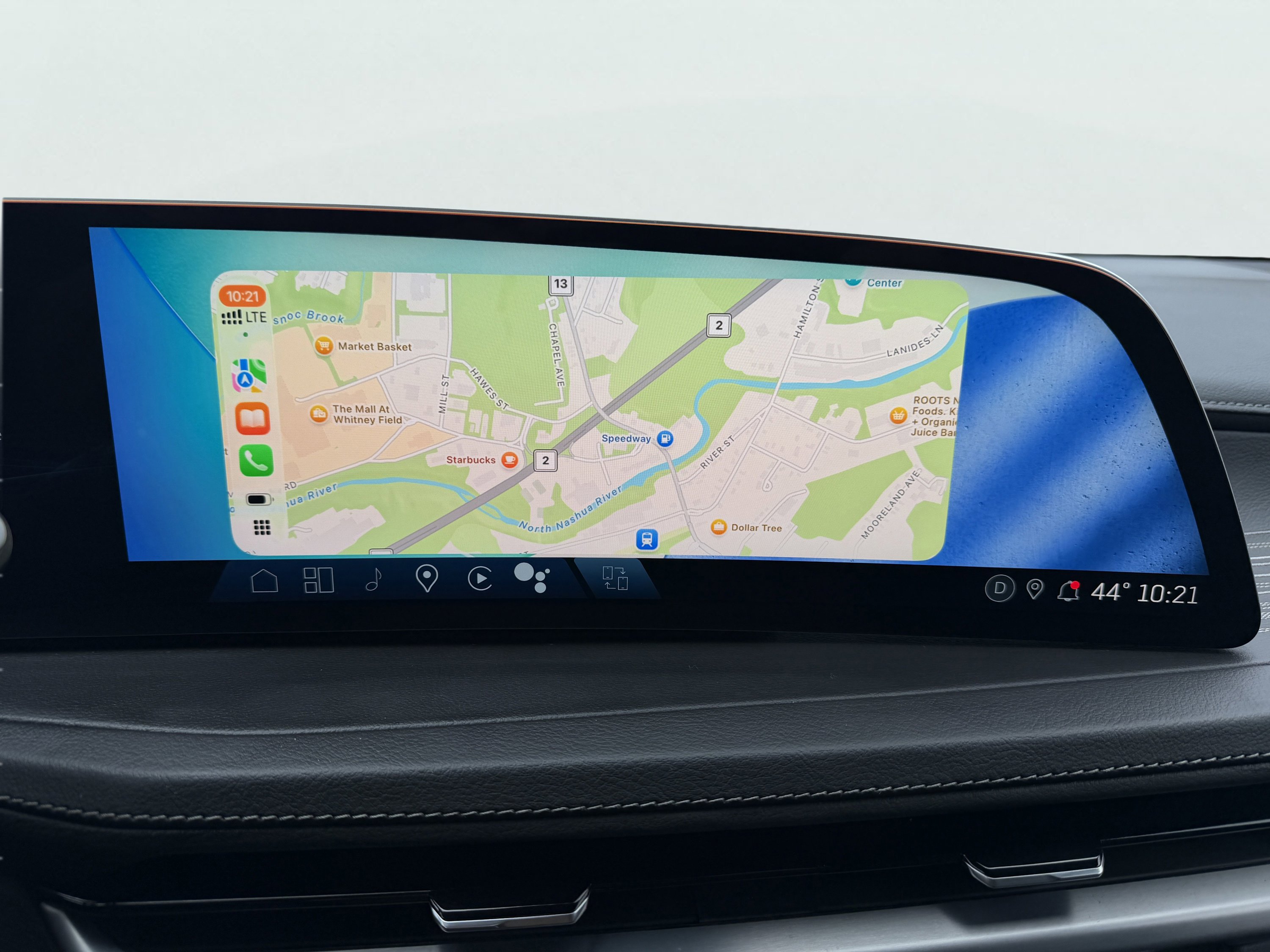 Used 2024 Cadillac XT4 Premium Luxury w/ Technology Package AWD/4WD image 3