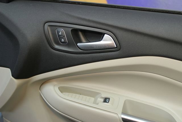 Used 2019 Ford Escape Titanium w/ U9j03 - Titanium Tow Package image 9