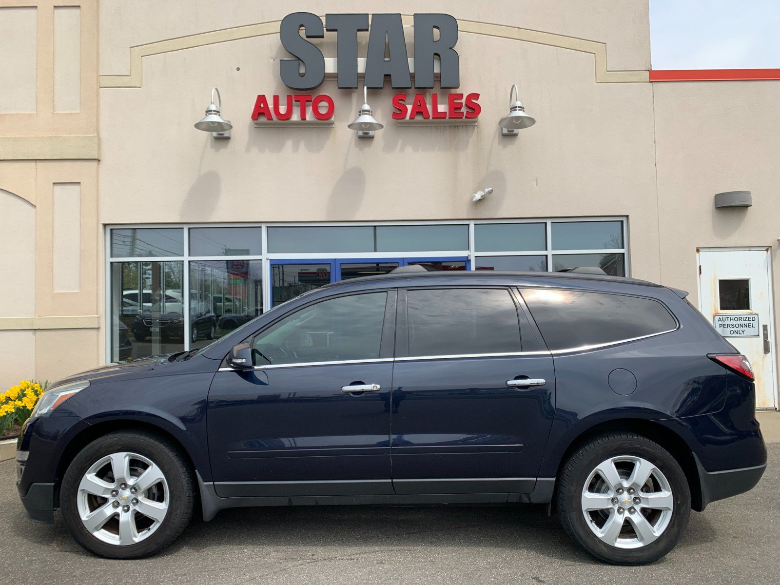 Used 2017 Chevrolet Traverse LT w/ Style and Technology Package AWD/4WD image 4