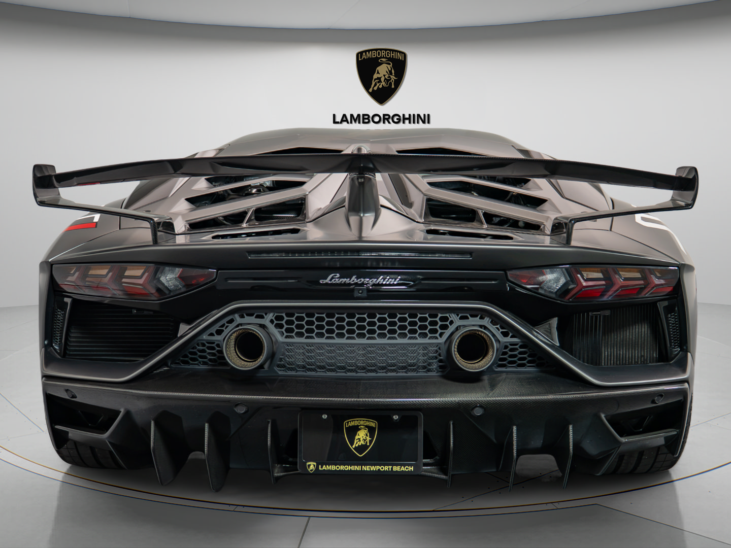 Used 2020 Lamborghini Aventador SVJ AWD/4WD image 5