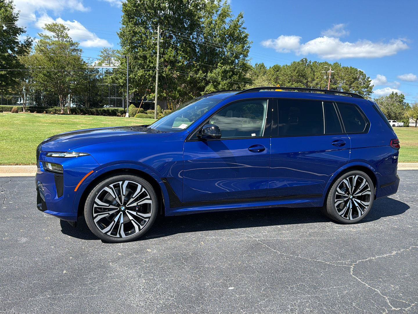 New 2027 BMW X7 M60i AWD/4WD image 3