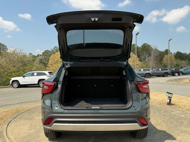 Used 2025 Chevrolet Trax LT FWD image 30