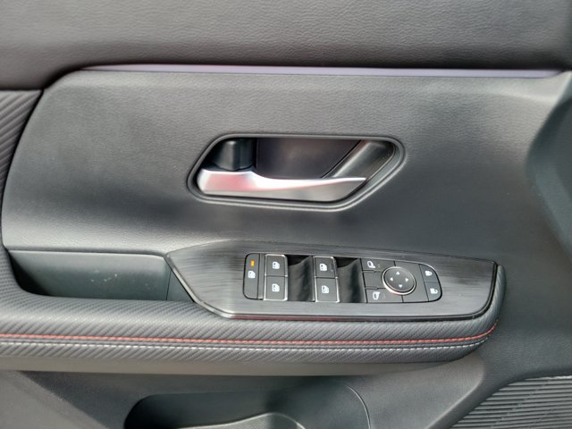 Used 2025 Nissan Kicks SR FWD image 8